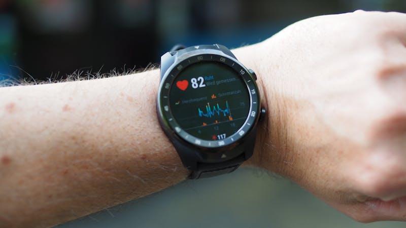 Fitness smartwatch heart rate